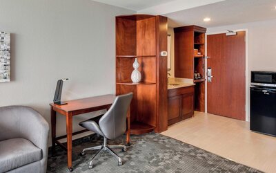 Courtyard by Marriott Boston Logan Airport