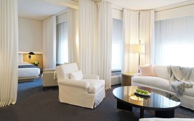 The Chicago Hotel Collection Ambassador Gold Coast
