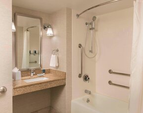 Four Points by Sheraton Boston Logan Airport Revere