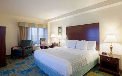 La Quinta Inn & Suites by Wyndham Boston Somerville