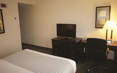 La Quinta Inn & Suites by Wyndham Boston Somerville