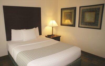 La Quinta Inn & Suites by Wyndham Boston Somerville