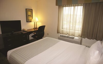 La Quinta Inn & Suites by Wyndham Boston Somerville