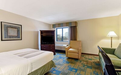 La Quinta Inn & Suites by Wyndham Boston Somerville
