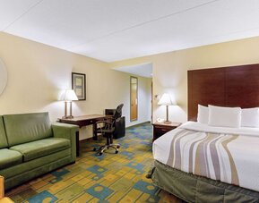 La Quinta Inn & Suites by Wyndham Boston Somerville