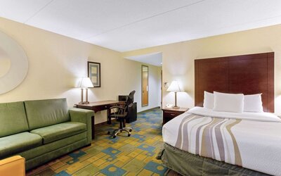 La Quinta Inn & Suites by Wyndham Boston Somerville