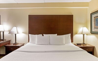 La Quinta Inn & Suites by Wyndham Boston Somerville