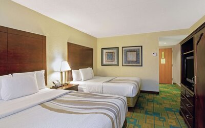 La Quinta Inn & Suites by Wyndham Boston Somerville