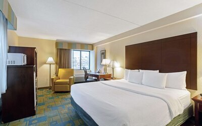 La Quinta Inn & Suites by Wyndham Boston Somerville