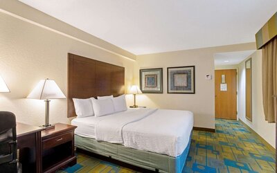 La Quinta Inn & Suites by Wyndham Boston Somerville