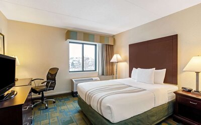 La Quinta Inn & Suites by Wyndham Boston Somerville