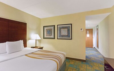 La Quinta Inn & Suites by Wyndham Boston Somerville