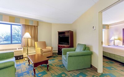La Quinta Inn & Suites by Wyndham Boston Somerville