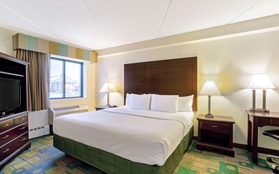 La Quinta Inn & Suites by Wyndham Boston Somerville