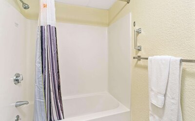 La Quinta Inn & Suites by Wyndham Boston Somerville