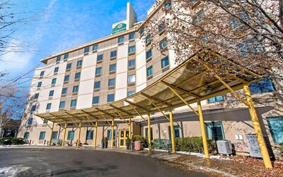 La Quinta Inn & Suites by Wyndham Boston Somerville
