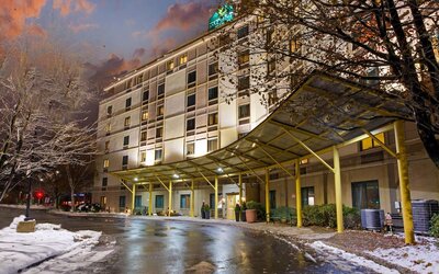 La Quinta Inn & Suites by Wyndham Boston Somerville