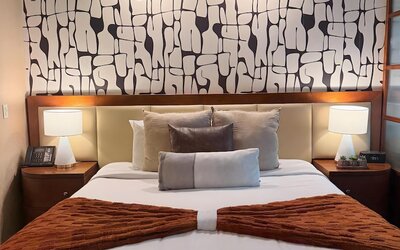 Premium Suite w/balcony at The Signature