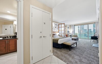 Premium Suite w/balcony at The Signature