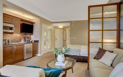Premium Suite w/balcony at The Signature