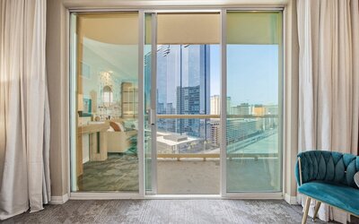 Premium Suite w/balcony at The Signature