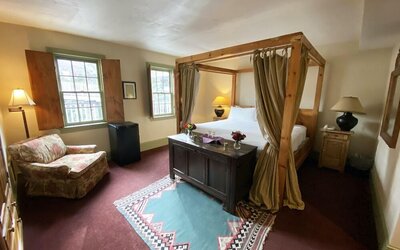 The Red Lion Inn Resort 1704