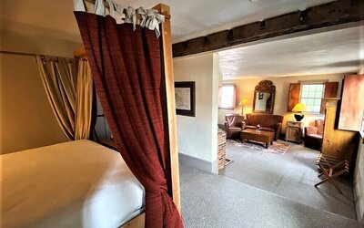 The Red Lion Inn Resort 1704