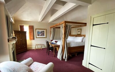 The Red Lion Inn Resort 1704