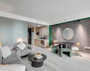 Ava's Suite 37th FLR PALMS PLACE