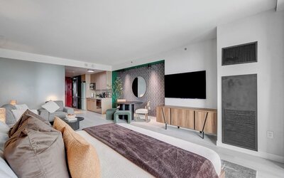 Ava's Suite 37th FLR PALMS PLACE