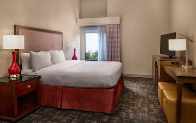 Hampton Inn Boston - Logan Airport