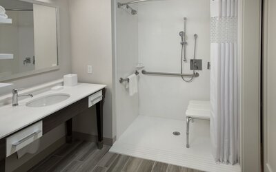 Hampton Inn Boston - Logan Airport