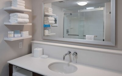 Hampton Inn Boston - Logan Airport