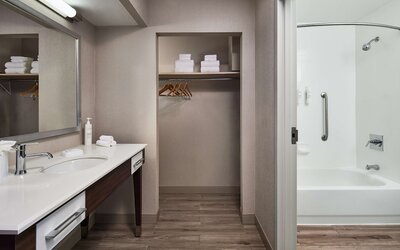 Hampton Inn Boston - Logan Airport