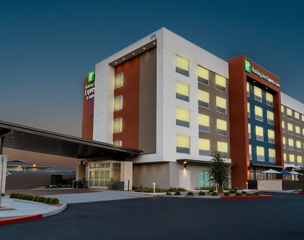 Holiday Inn Express & Suites Las Vegas - E Tropicana by IHG