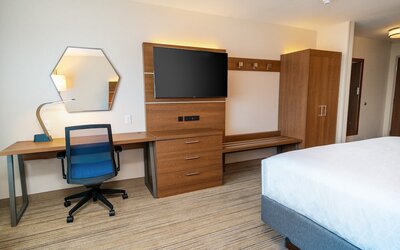 Holiday Inn Express & Suites Las Vegas - E Tropicana by IHG