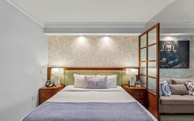 The Deuce's Wild at Signature Hotel