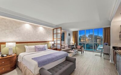 The Deuce's Wild at Signature Hotel