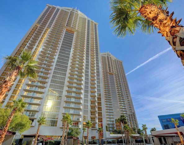 Classic Suite Signature Resort Pool View