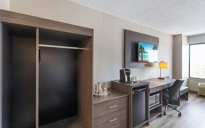 Harborside Hotel