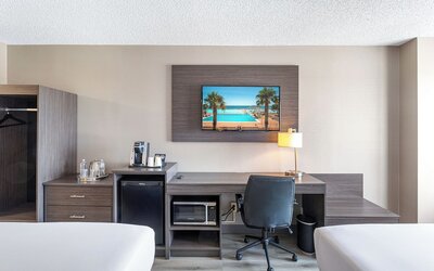 Harborside Hotel