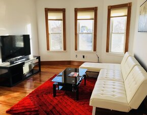 Boston Lodge and Suites