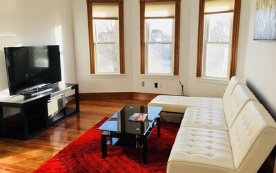 Boston Lodge and Suites
