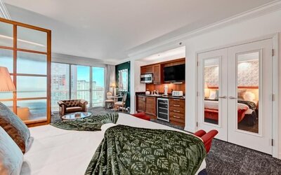 STRIP VIEW Premier King MGM Signature