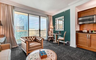 STRIP VIEW Premier King MGM Signature