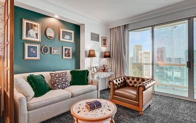 STRIP VIEW Premier King MGM Signature