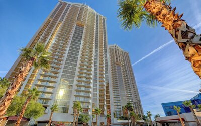 STRIP VIEW Premier King MGM Signature