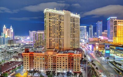 STRIP VIEW Premier King MGM Signature