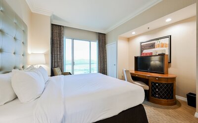 StripViewSuites Two Bedroom at Signature