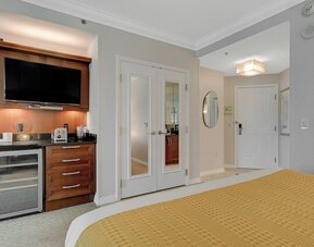 Remodeled MGM Signature Suite High FLR